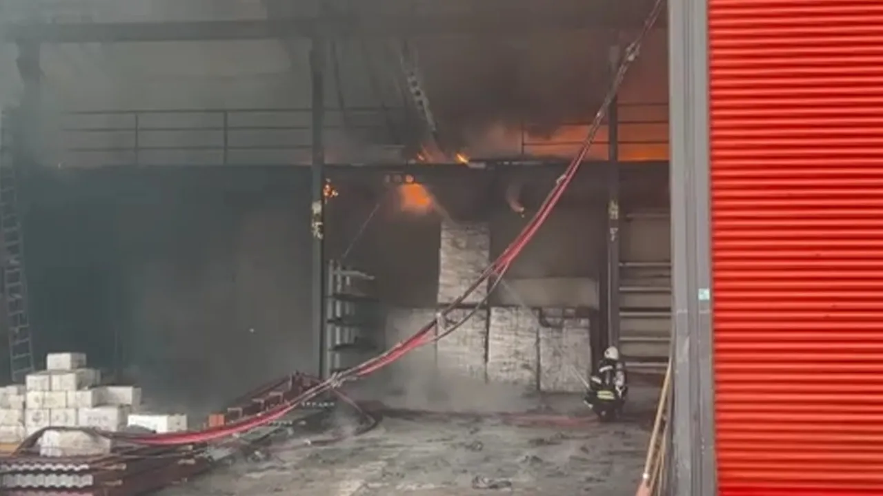 Sanayi sitesinde yangın! 5 kişi hastanelik oldu