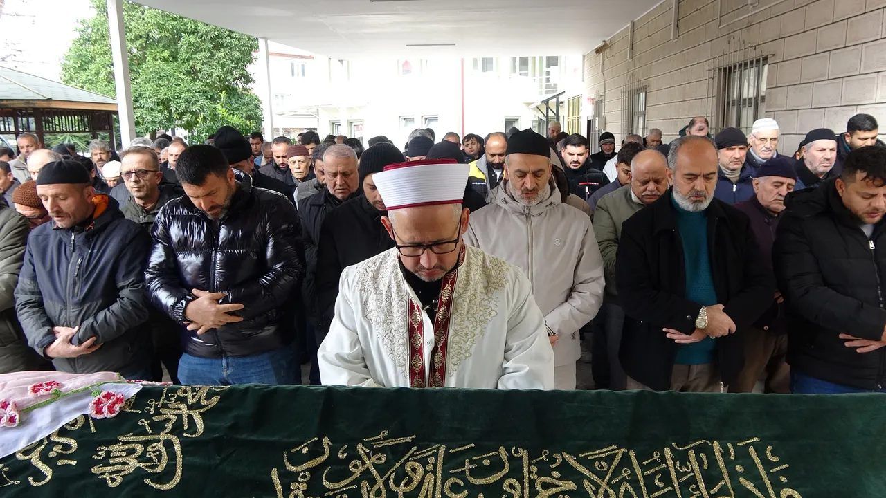 Yoğun bakımda 4 ay: Hastalığına teşhis konulamadı! ‘Kendi ayaklarıyla gitti, cenazesini aldık’