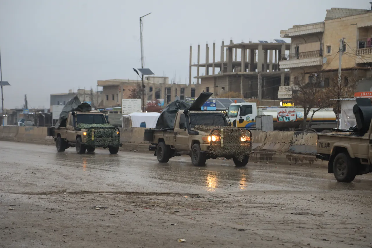 YPG Tabka'dan çekiliyor! Suriye ordusu Rakka'nın kapısını araladı