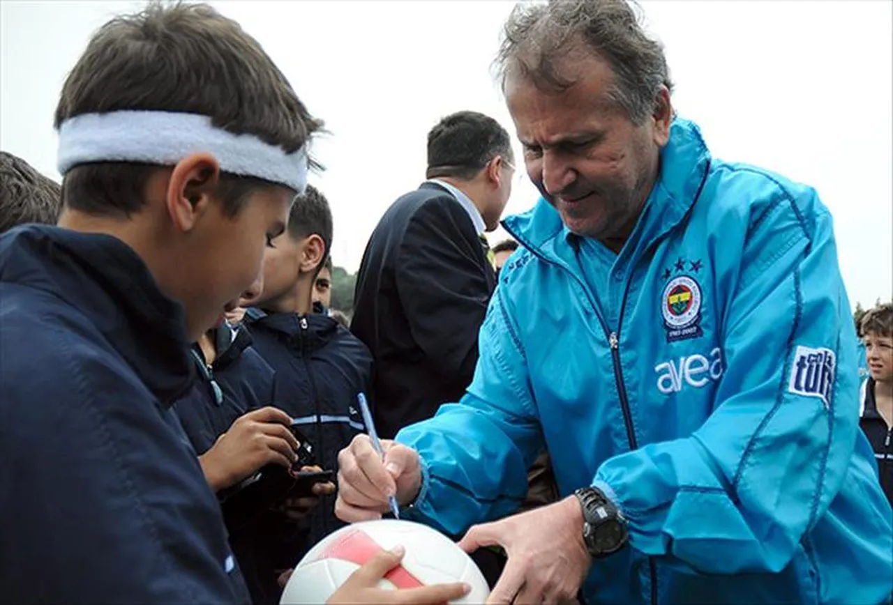 Arthur Zico’dan Fenerbahçe’ye mesaj: Yarışın güçlü bir parçası olabilir