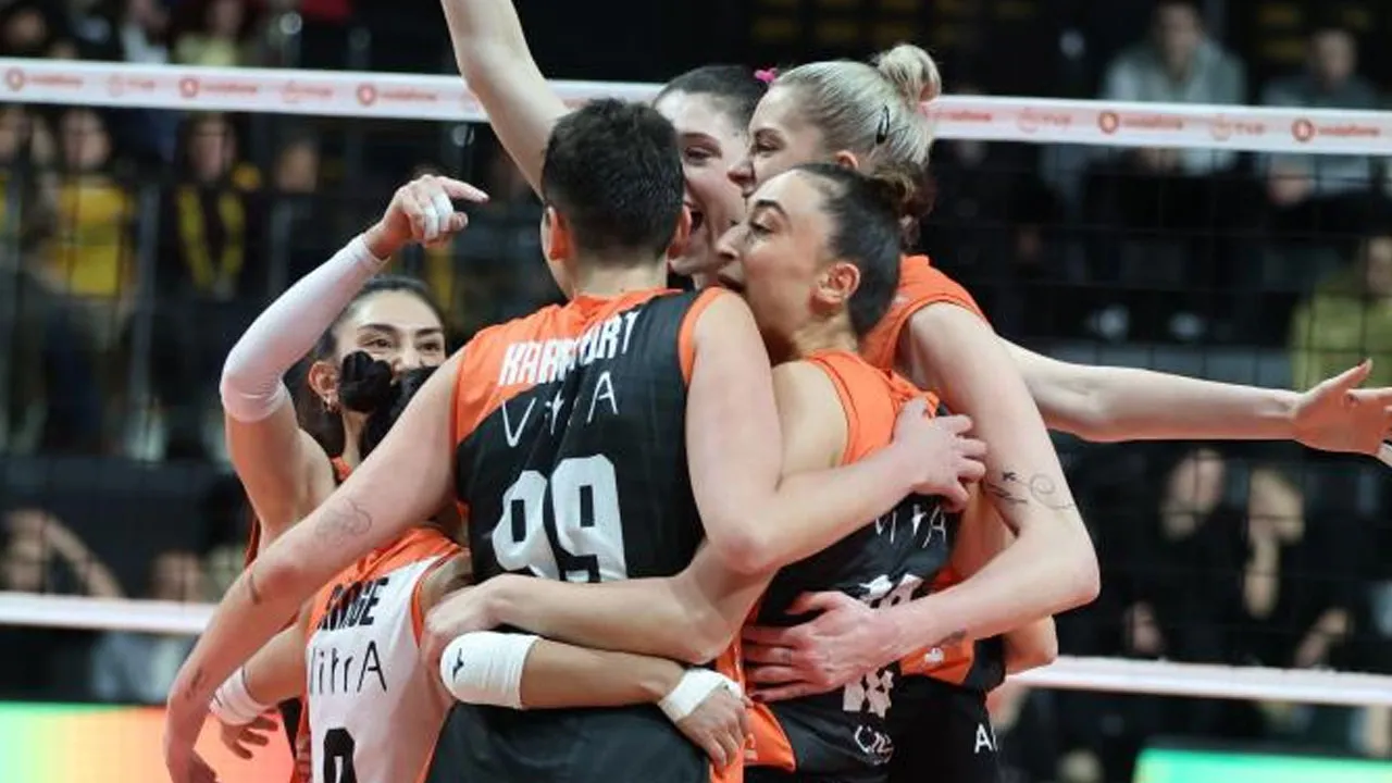 Eczacıbaşı derbide VakıfBank'ı yendi
