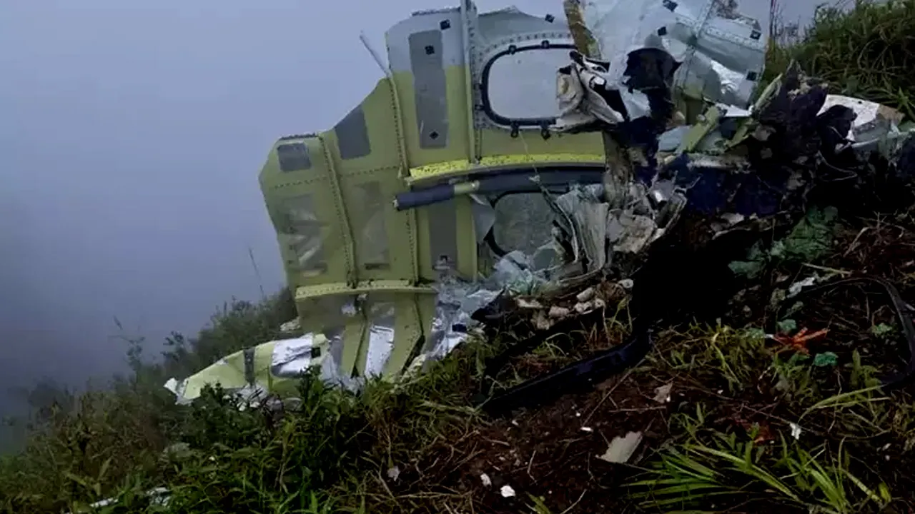 Endonezya'da kaybolan uçağın enkazı bulundu! Kurtarma çalışmaları başlatıldı