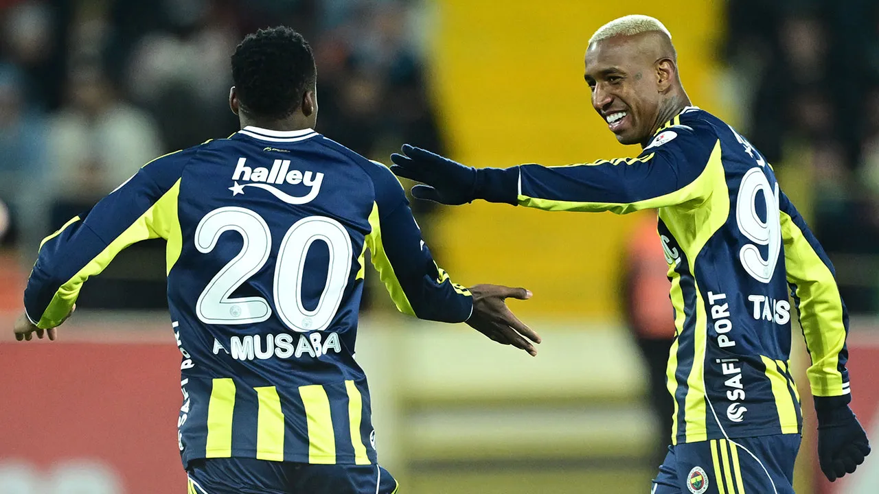 Fenerbahçe, 5 gollü düelloda geri döndü: Zirvede fark bire indi!