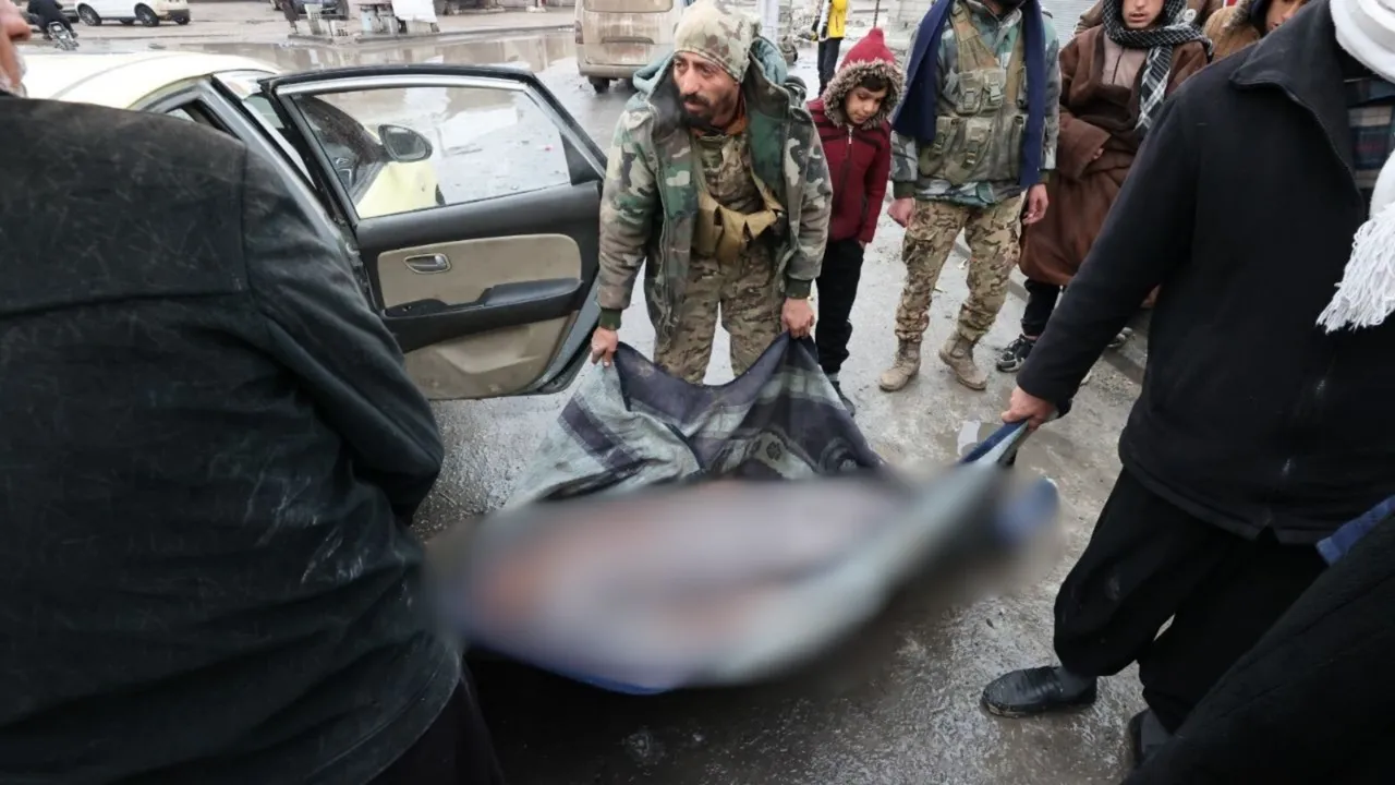 Terör örgütü YPG, Tabka ilçesinden çekilirken hapishanedeki esirleri infaz etti.