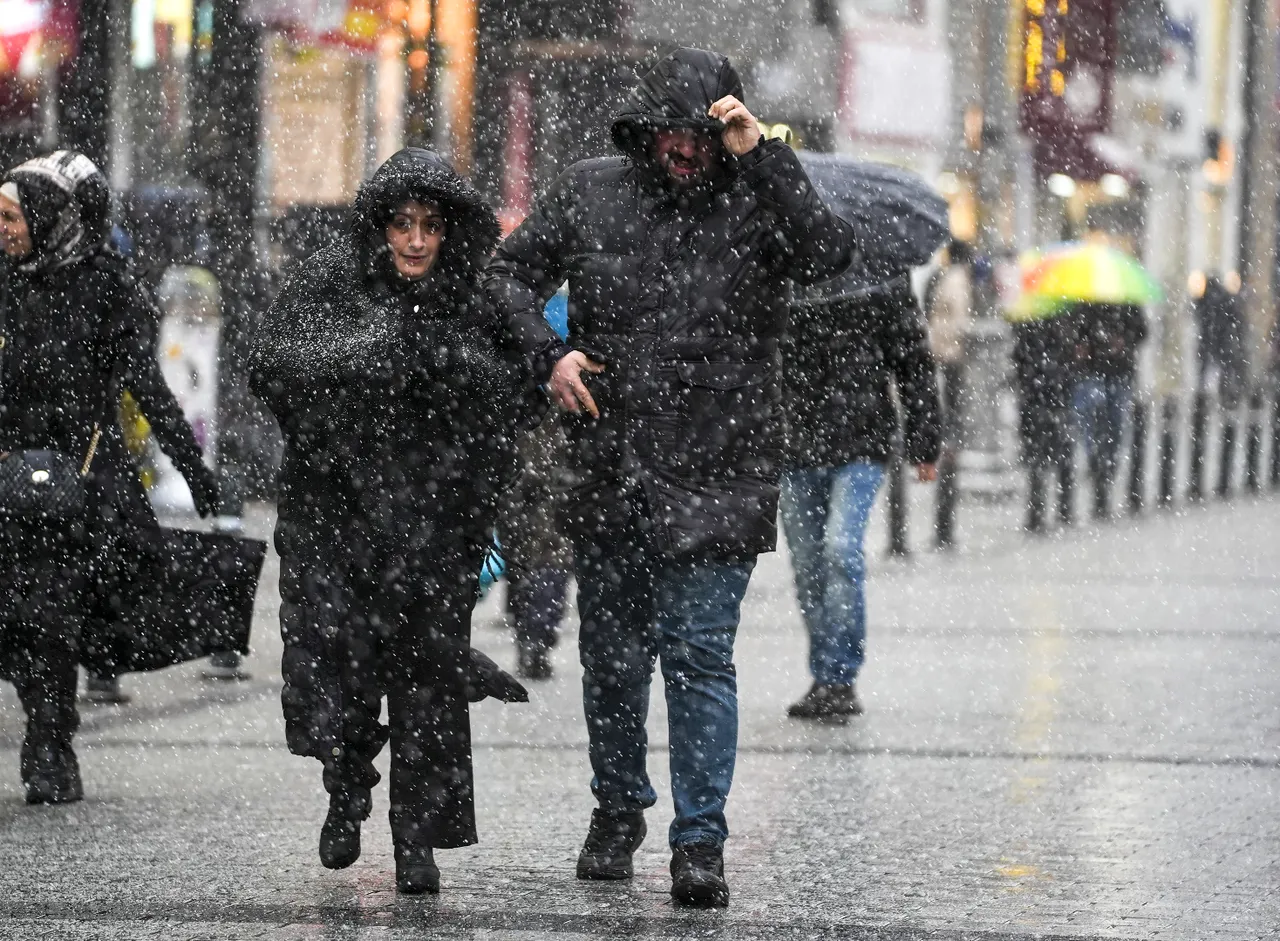 Kar İstanbul'u hemen bırakmayacak! İki uzman da aynı uyarıyı verdi: İşte yağışın etkili olacağı yerler