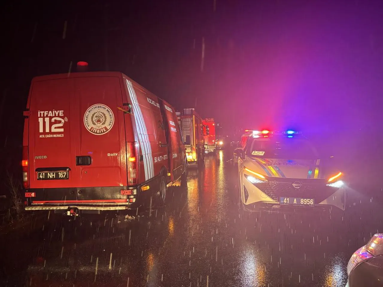 Kocaeli'de gece yarısı korkunç kaza! Baba ve oğlu canından oldu