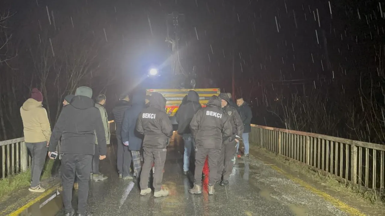 Kocaeli'de gece yarısı korkunç kaza! Baba ve oğlu canından oldu