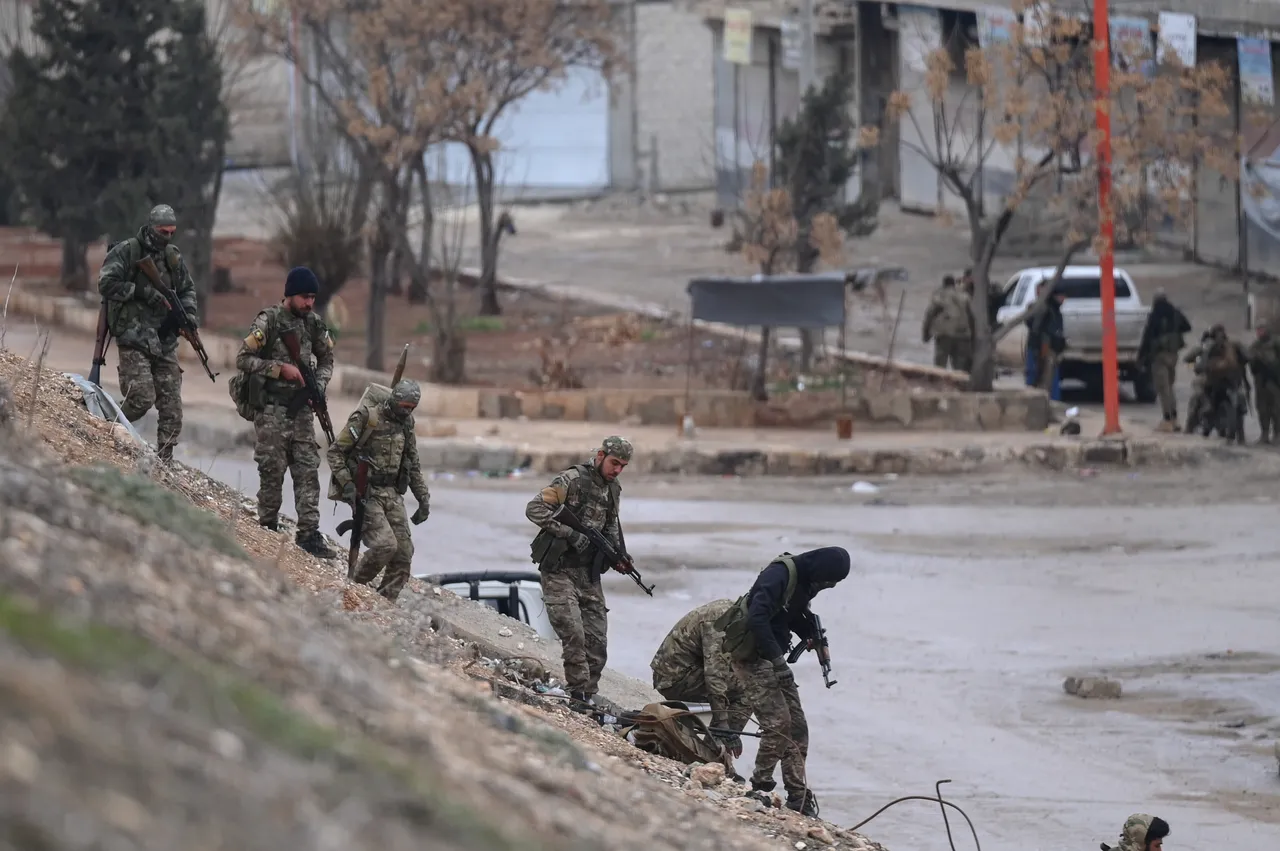 Suriye ordusu, Rakka Sufiyan bölgesindeki ilk petrol kuyularında kontrolü sağladı. Ordu yetkilileri, YPG’li teröristlerin terk ettikleri alanlara mayın döşediğini belirtti.