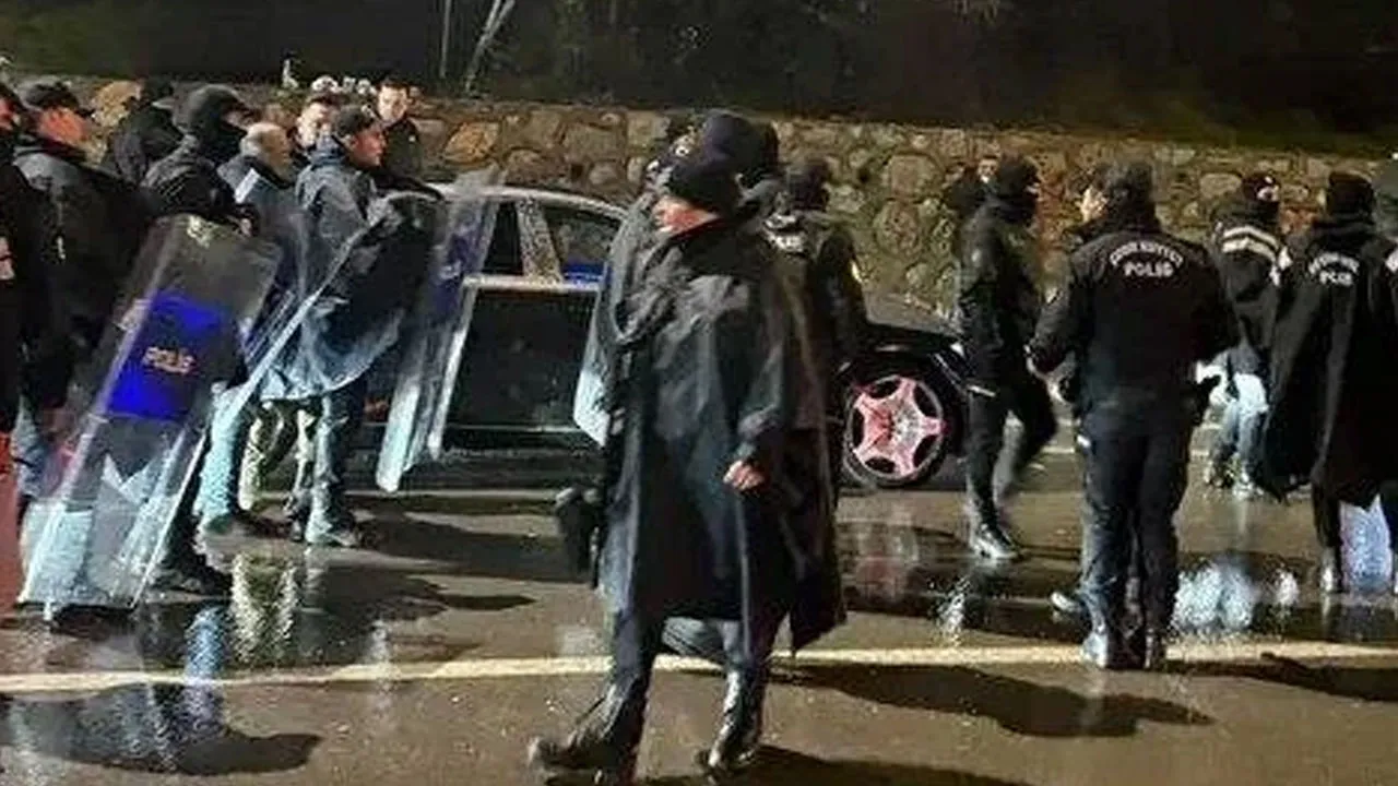 Trabzonspor Başkanı Ertuğrul Doğan'ın arabasına saldırı