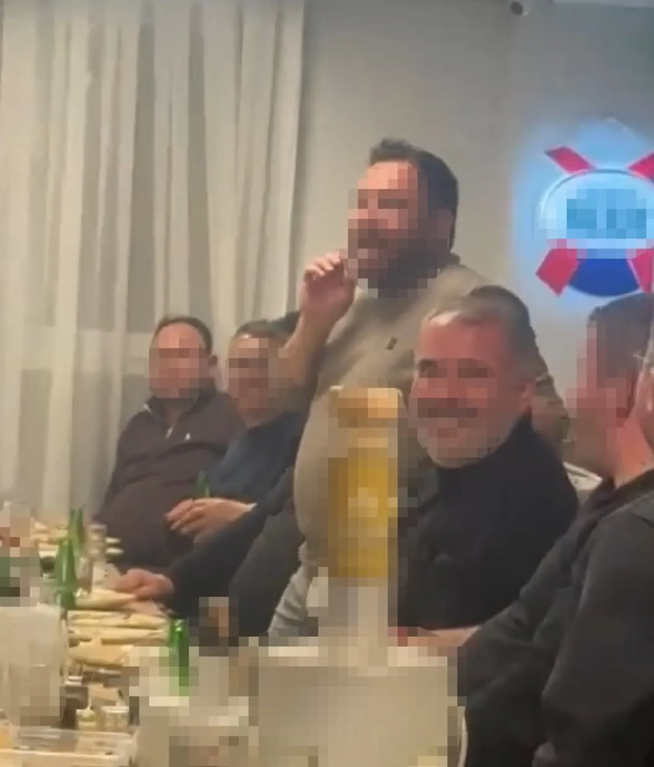 Alkol masasında sela okudu! Skandala ilişkin soruşturma başlatıldı