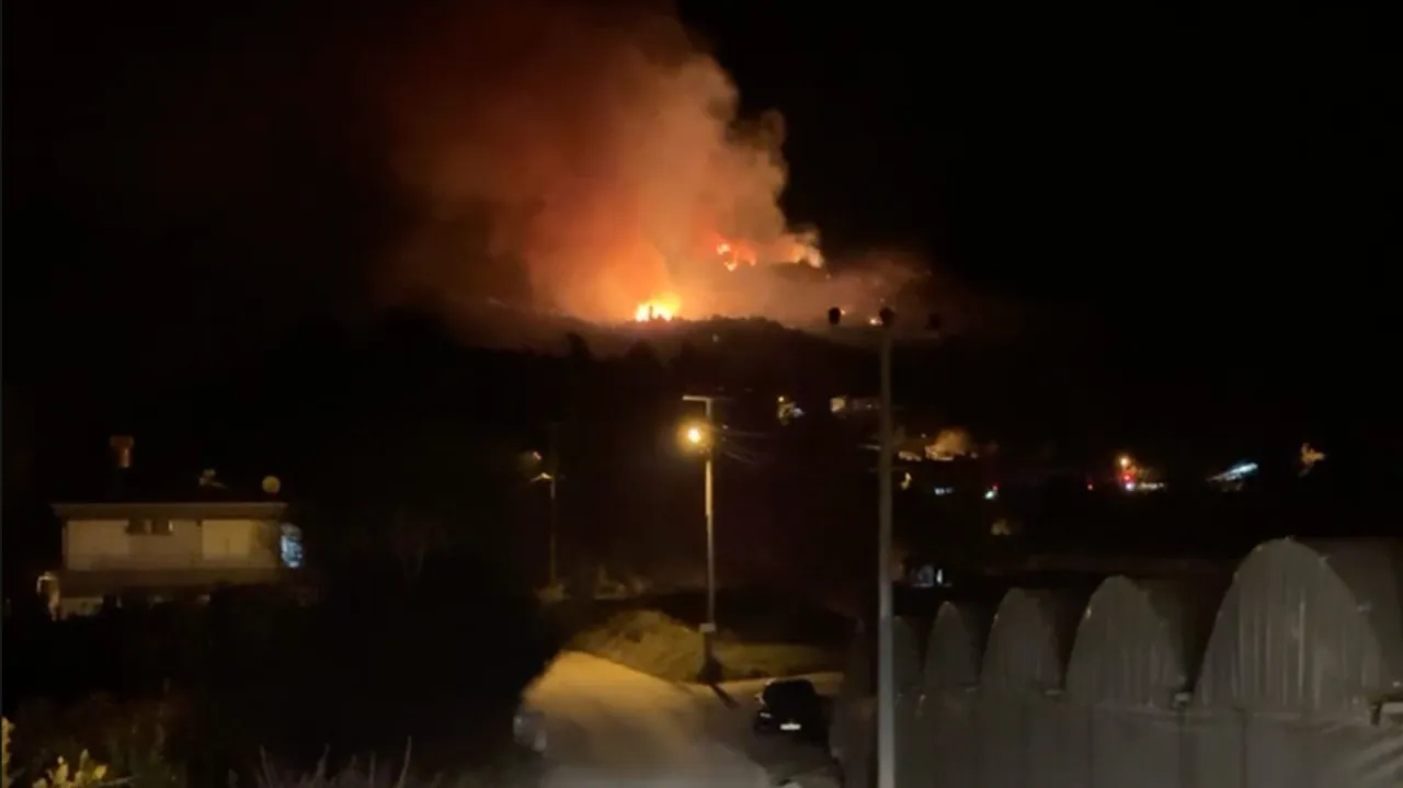 Antalyada orman yangını! Alevler yerleşim bölgelerine yaklaştı