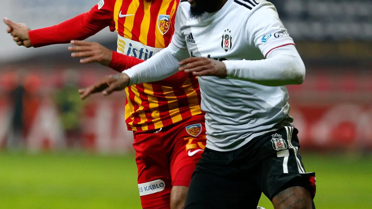 Beşiktaş maçı iptal mi oldu, ertelendi mi? Beşiktaş Kayserispor maçı günü kar yağışı etkili oldu!