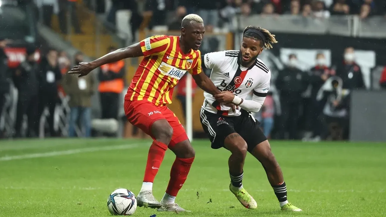 Beşiktaş maçı iptal mi oldu, ertelendi mi? Beşiktaş Kayserispor maçı günü kar yağışı etkili oldu!