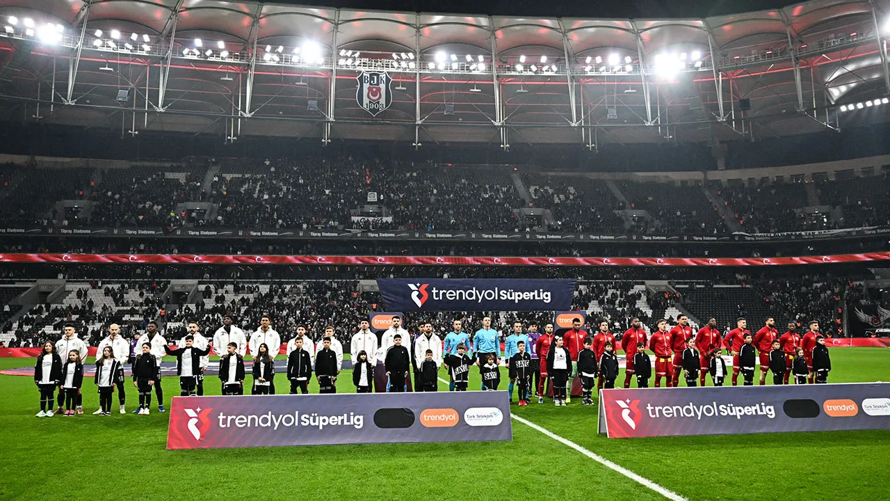 Beşiktaş'ta istifa tepkisi: İsyan bayrağı açıldı