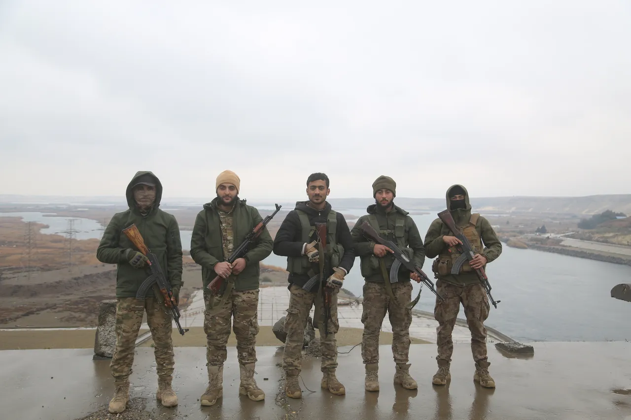 Bir günde pes ettiler! YPG bozguna uğradı, Şam'a teslim oldu