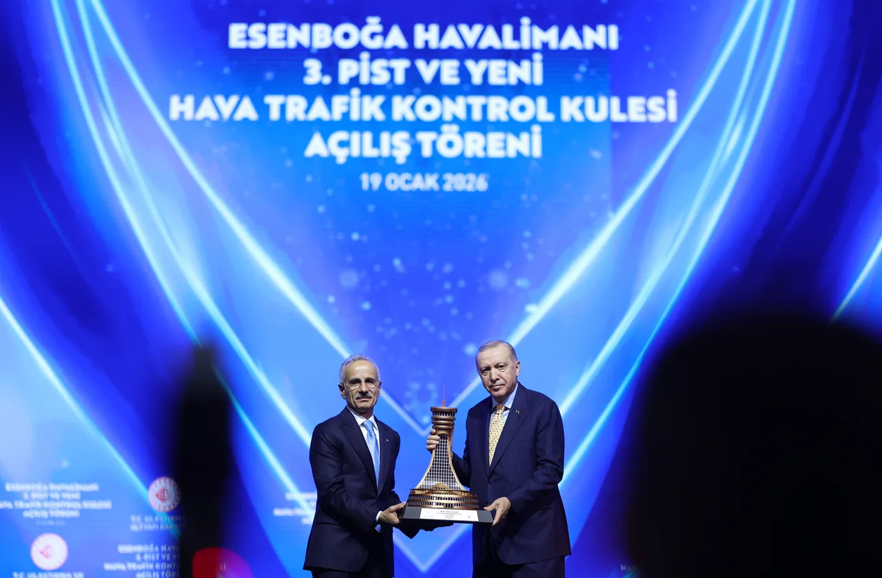 Esenboğa'ya 3. pist ve yeni kule! Cumhurbaşkanı Erdoğan: Yıllık yolcu kapasitesini 30 milyona çıkaracağız