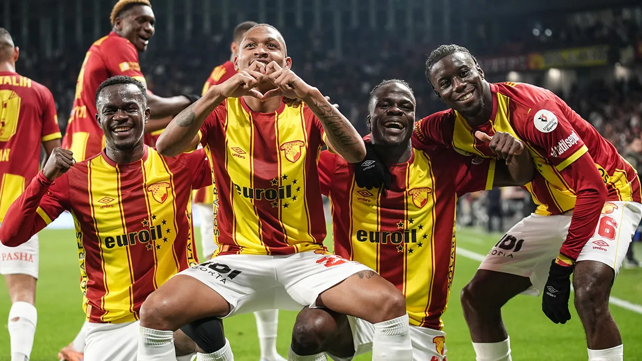 Göztepe'de 2 futbolcu, Fenerbahçe maçında cezalı!