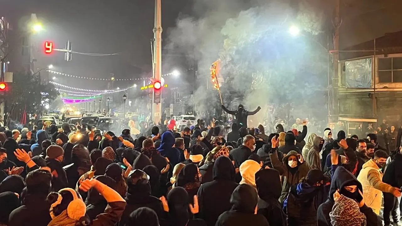 İran'daki protestolarda ölü sayısı 4000'e yaklaştı! Binlerce gözaltı var