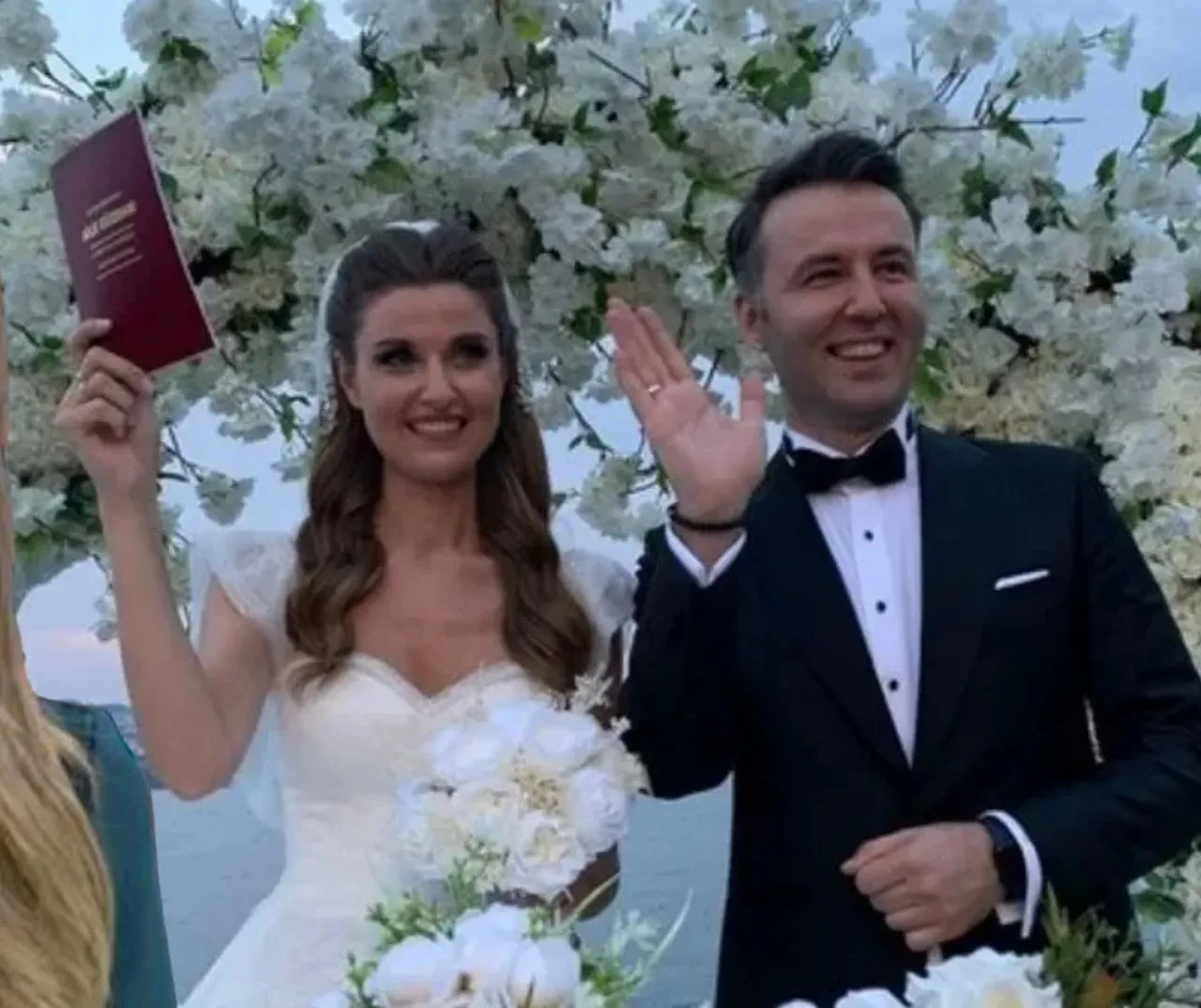 Mehmet Akif Ersoy'un eski eşi Pınar Erbaş'ın işine son verildi: Çok kırgın ve şaşkınım!