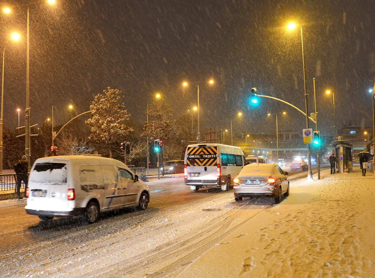 Meteoroloji listeledi, AKOM saat verdi! İstanbul dahil 19 ilde yeni kar alarmı