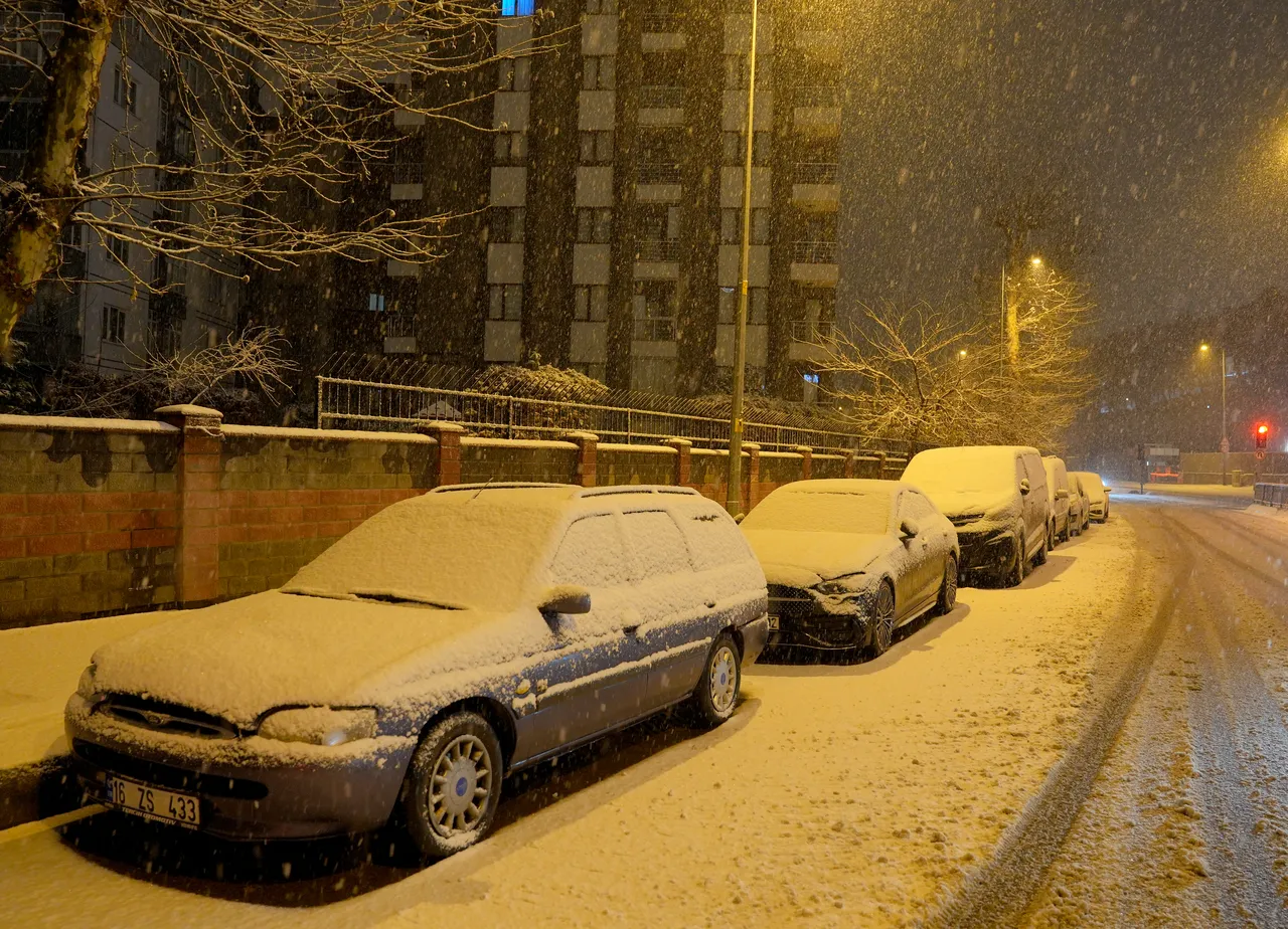 Meteoroloji listeledi, AKOM saat verdi! İstanbul dahil 19 ilde yeni kar alarmı