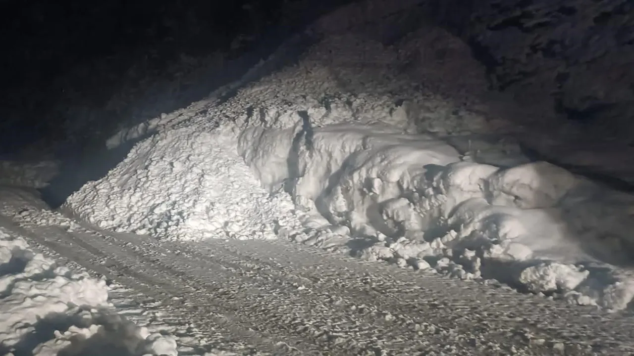 Şırnak-Beytüşşebap yoluna çığ düştü!
