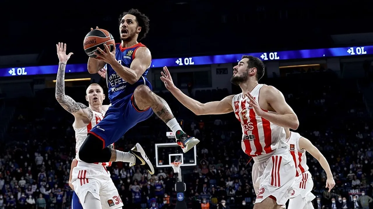 Anadolu Efes - Kızılyıldız maçı hangi kanalda, saat kaçta? EuroLeague heyecanı bu akşam!