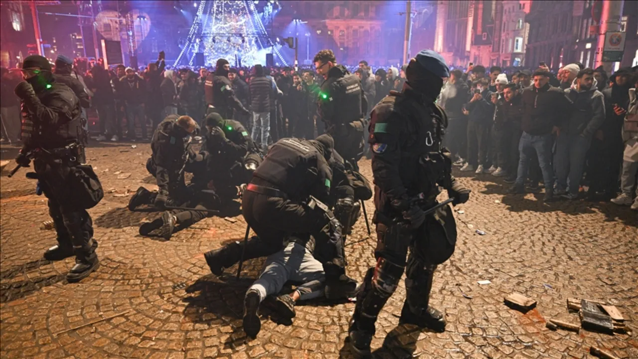 Avrupa'daki yeni yıl kutlamaları faciaya dönüştü! Yüzlerce ev ve araç ateşe verildi: Çok sayıda can kaybı var