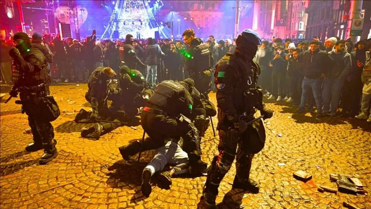 Avrupa'daki yeni yıl kutlamaları faciaya dönüştü! Yüzlerce ev ve araç ateşe verildi: Çok sayıda can kaybı var