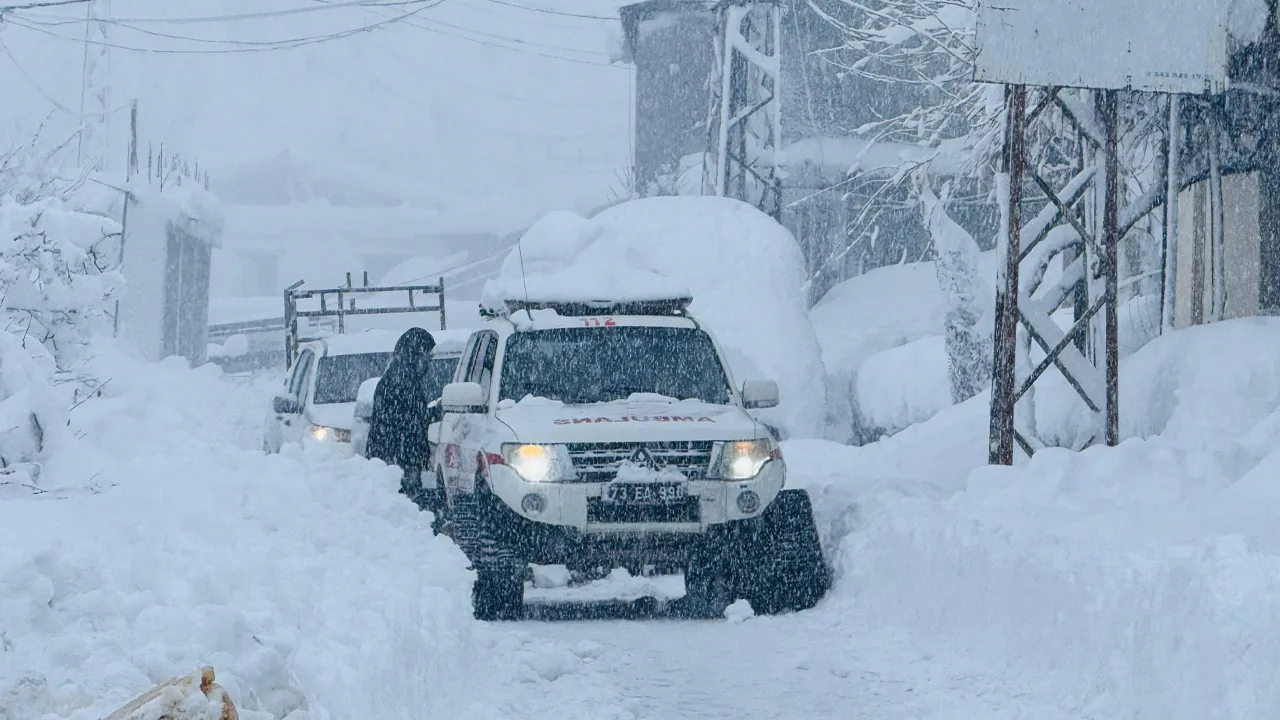 Böylesi uzun zamandır görülmedi! Şırnak'ta 2 metreden fazla kar var 