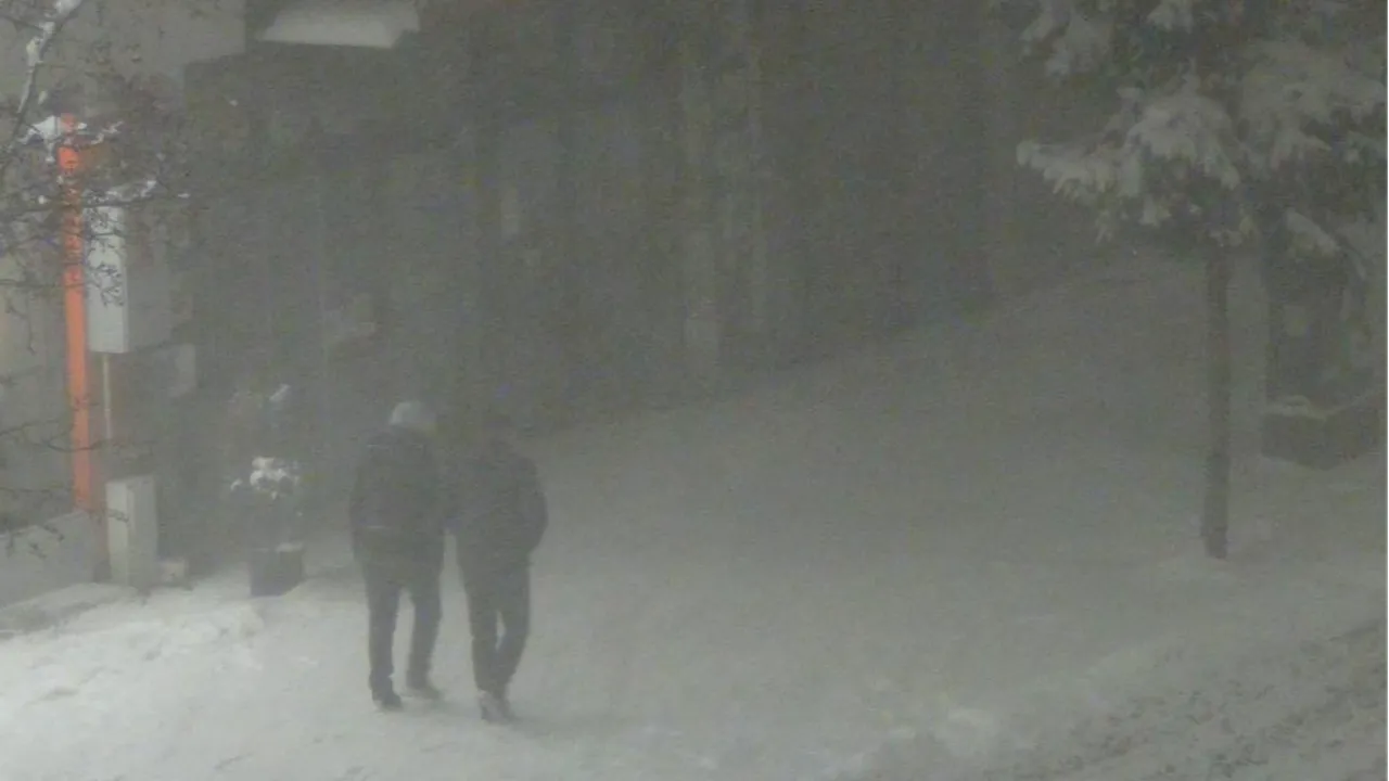 Karsta göz gözü görmüyor! Yollar kapandı, valilikten hayati uyarı var