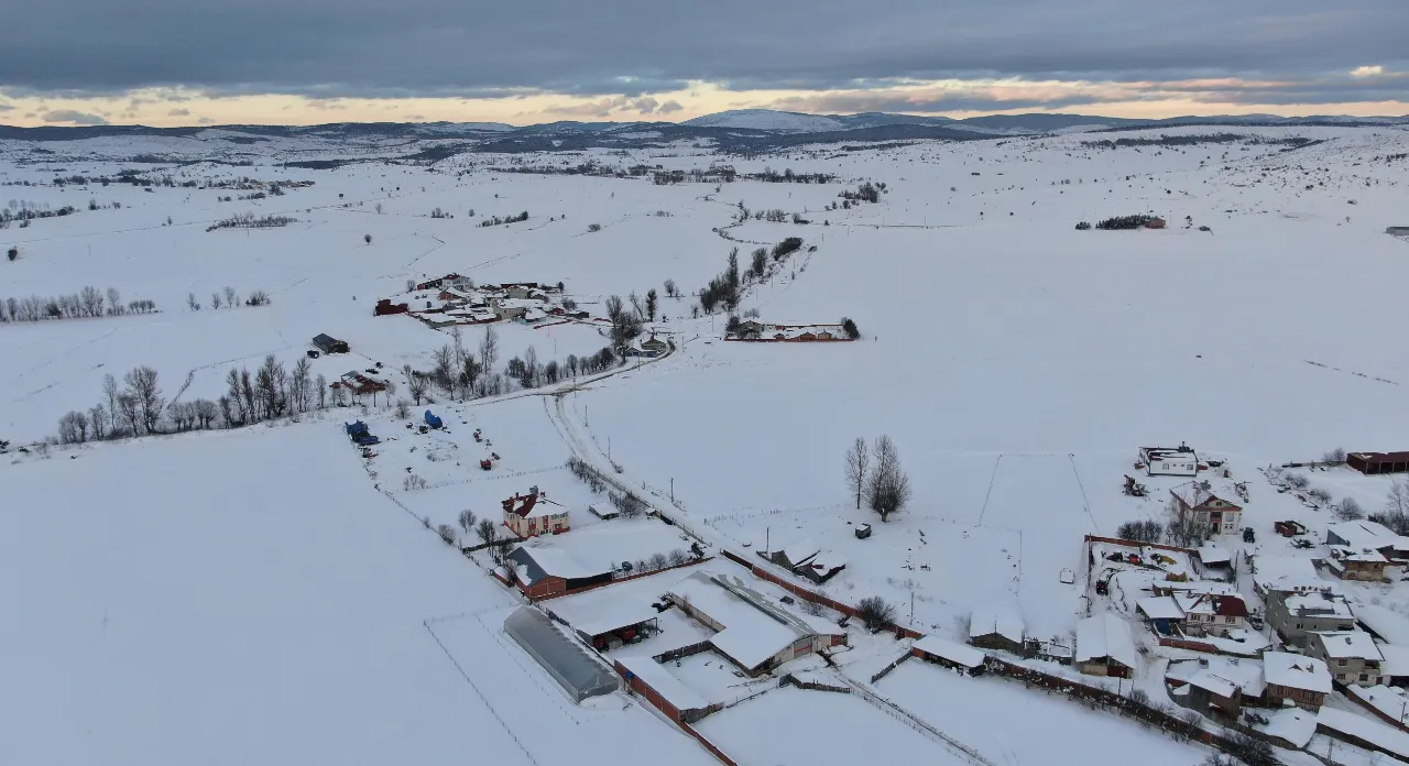 Kastamonu’da dondurucu soğuk! Çaylar ve barajlar buz tuttu