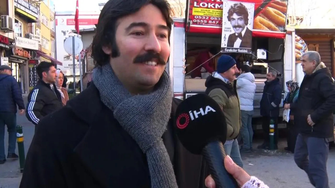 Lokma ve şarkılarla Ferdi Tayfur anıldı, hayranları efsane sanatçıyı yad etti