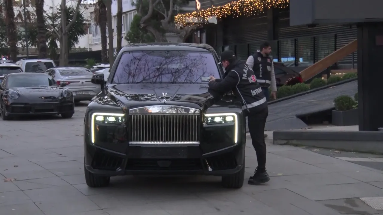 Lüks otomobil galesinde 11 milyar liralık vurgun iddiası! Polis işletmeye operasyon düzenledi