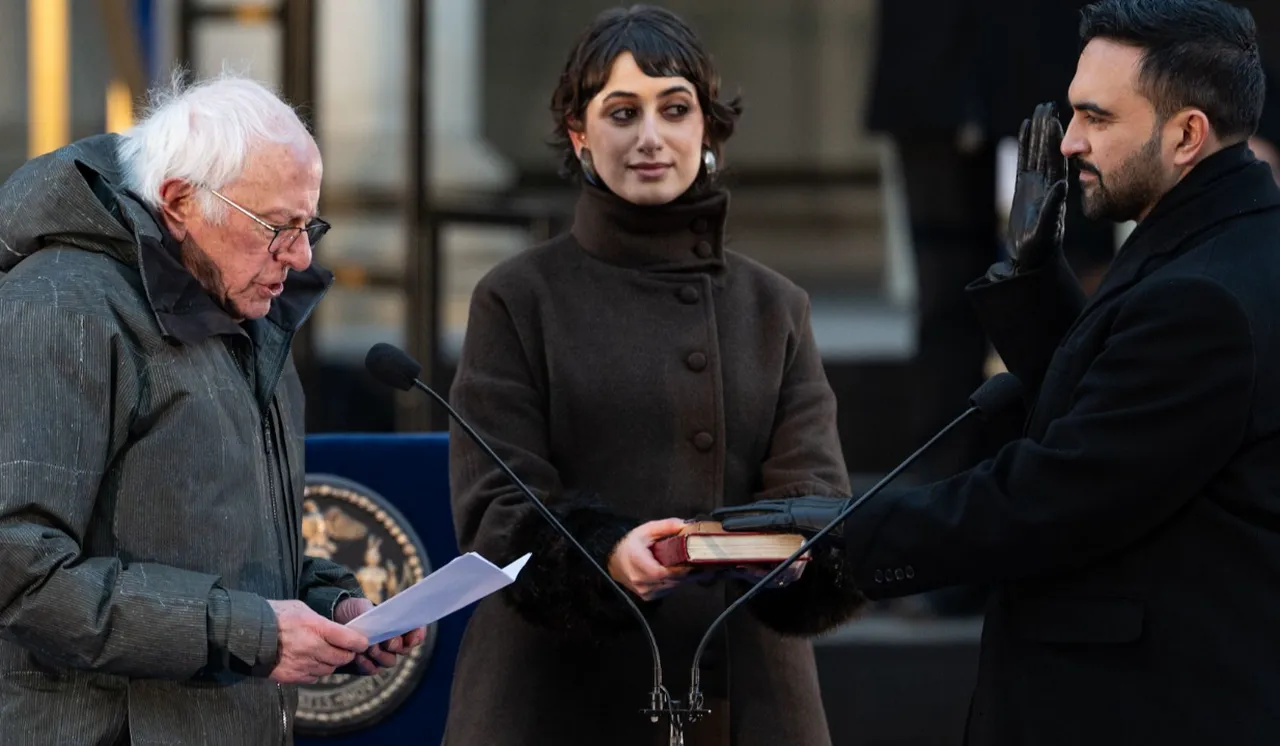 Mamdani halka açık tören ikinci kez Kur'an-ı Kerim'e üzerine yemin etti!
