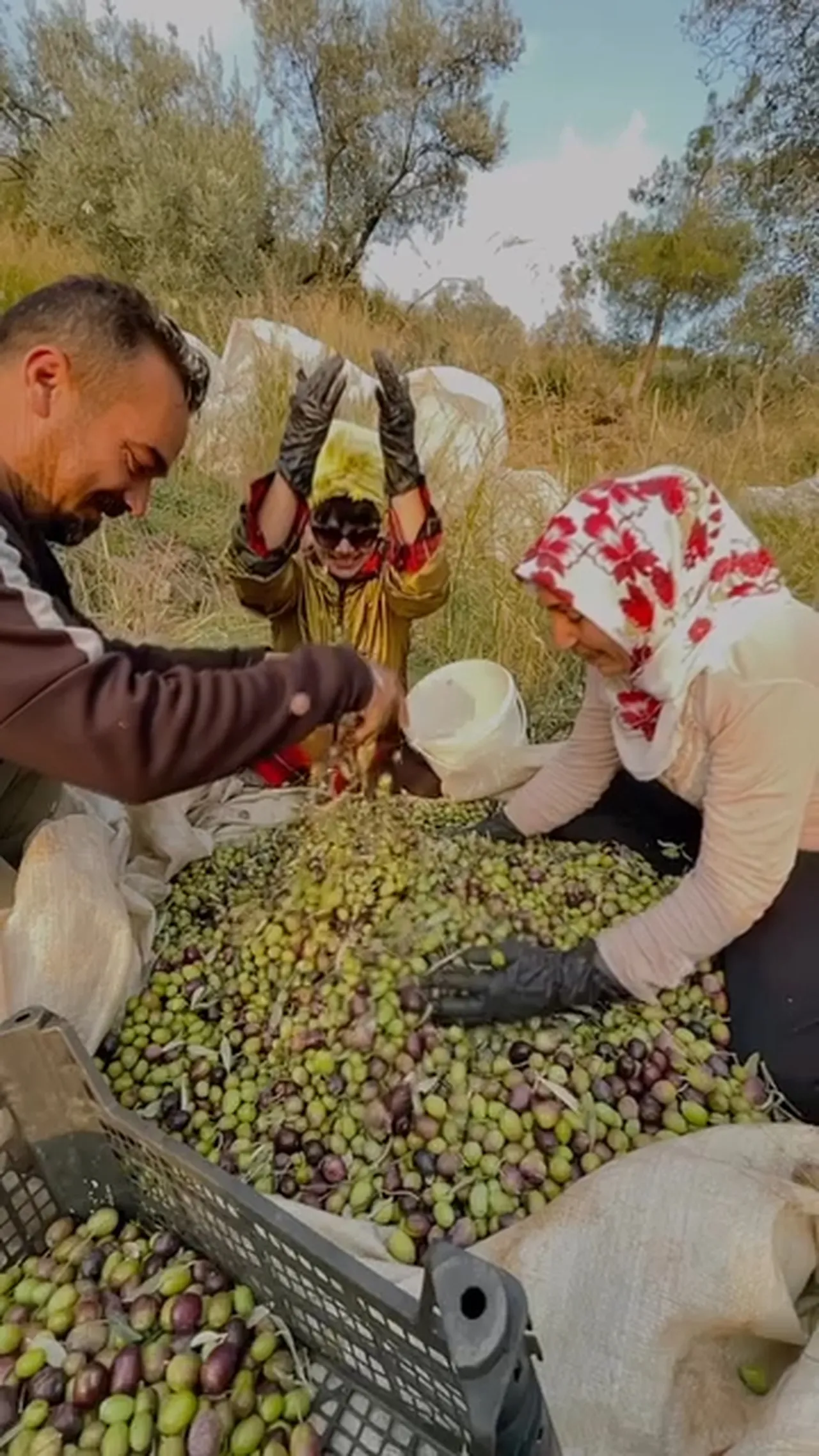 Oyuncu Mehtap Bayri hobisini ticarete çevirdi! Yarım litresini 825 TL’den satıyor