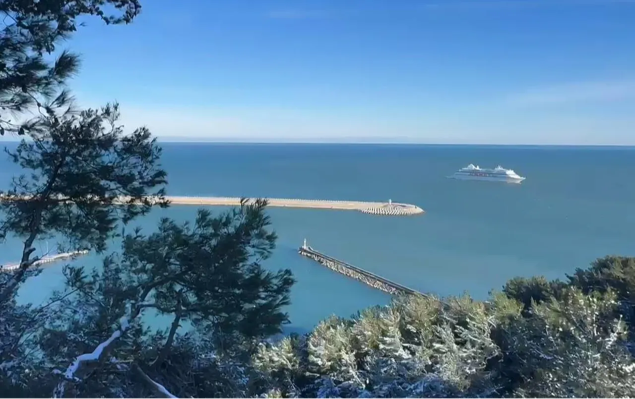 Rus turistlere fırtına engeli! 950 yolcu taşıyan gemi rota değiştirdi