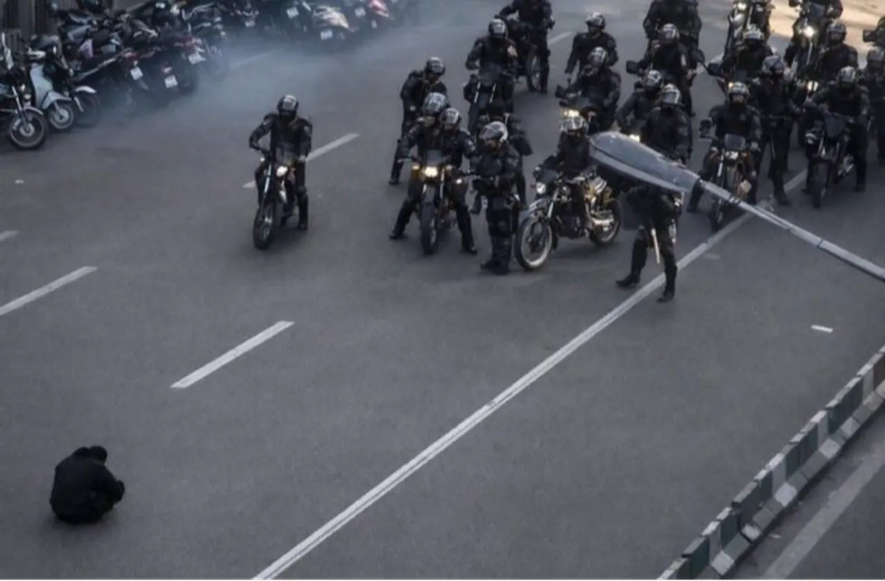 Trumptan İrana uyarı!  ABD devreye girecek, harekete geçmeye hazırız