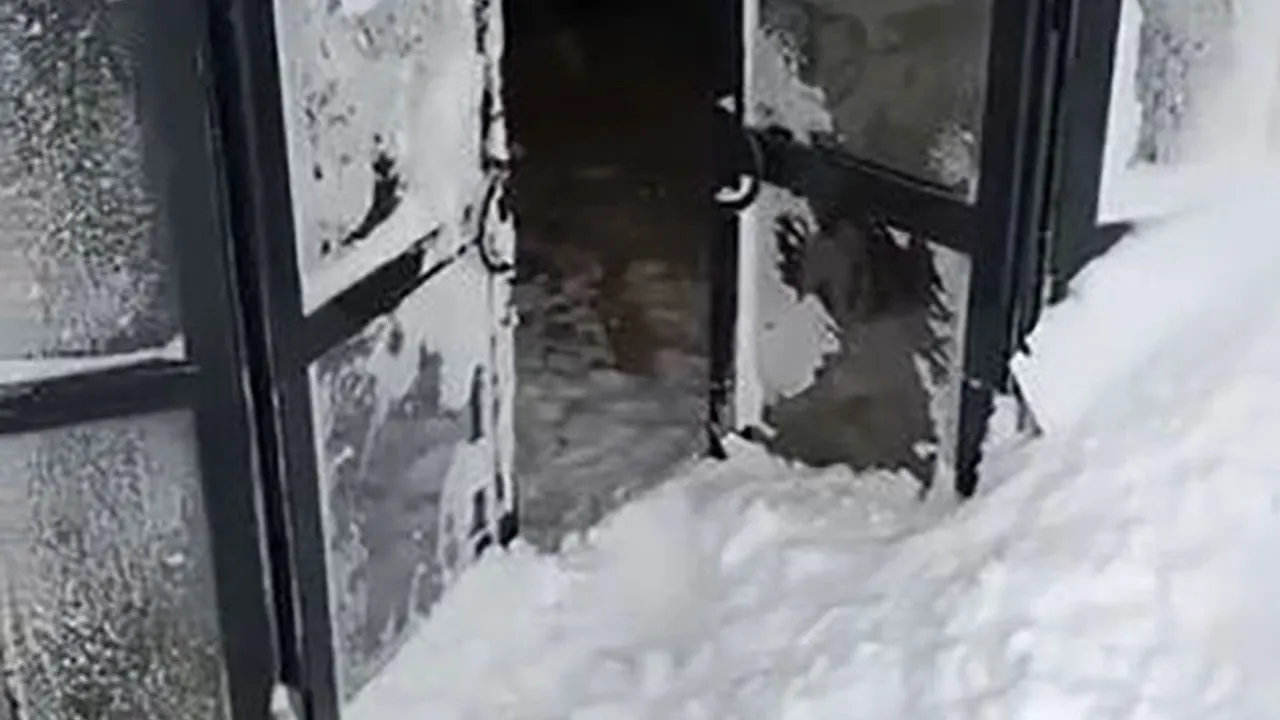 Van Çatak'ta 24 saate 6 çığ düştü