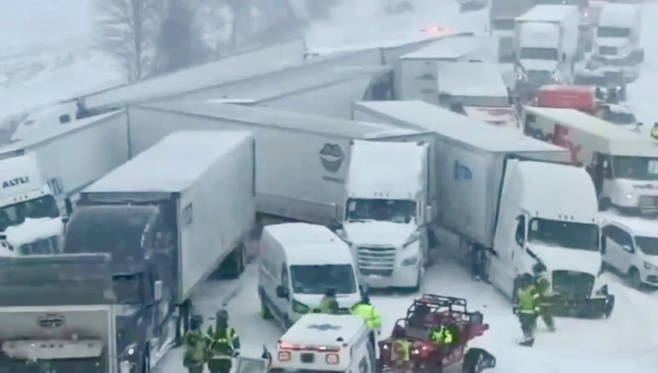 ABD otoyolunda dehşet anları: 100’den fazla araç birbirine girdi