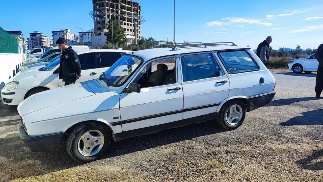 Araç sahibi isyan etti! Teyp, akü derken komple çalındı