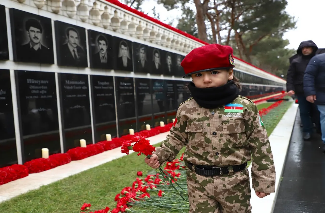 Azerbaycan’da bayraklar yarıya indirildi