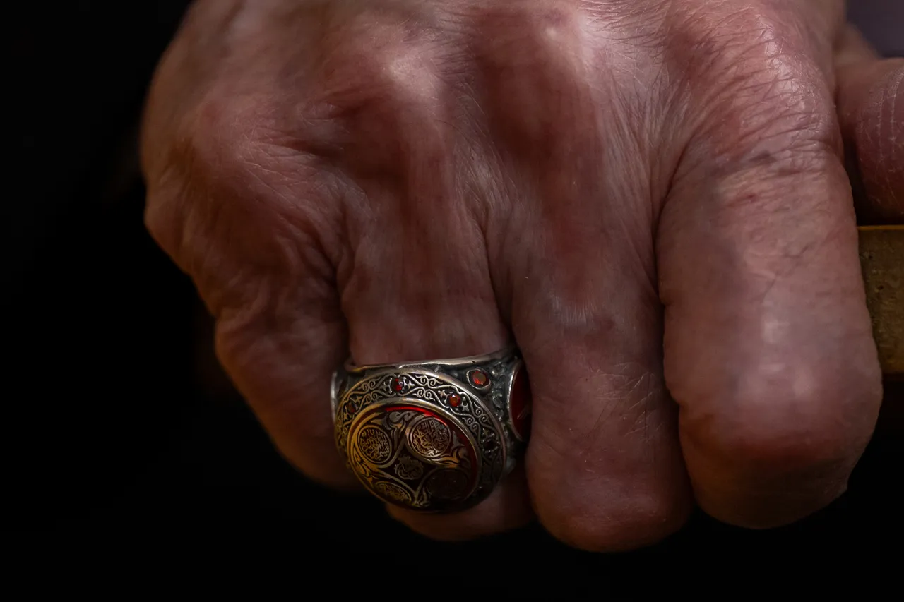 Bahçeli'nin yüzüğü ve rozetindeki gizli sır: Fettahoğulları mührü ve sureler var