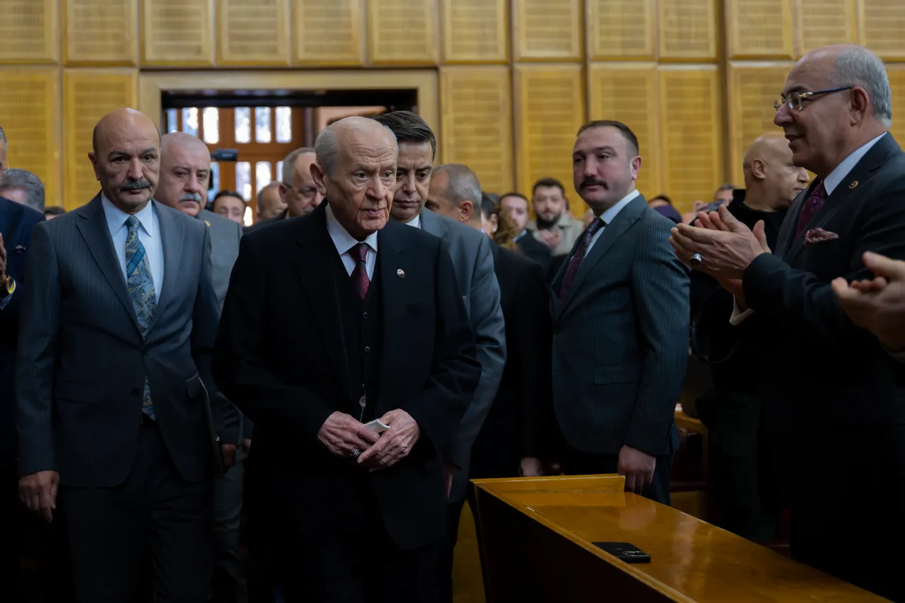 Devlet Bahçeli'den 'Suriye' açıklaması! "Fırat'ın doğusu da temizlenmeli"