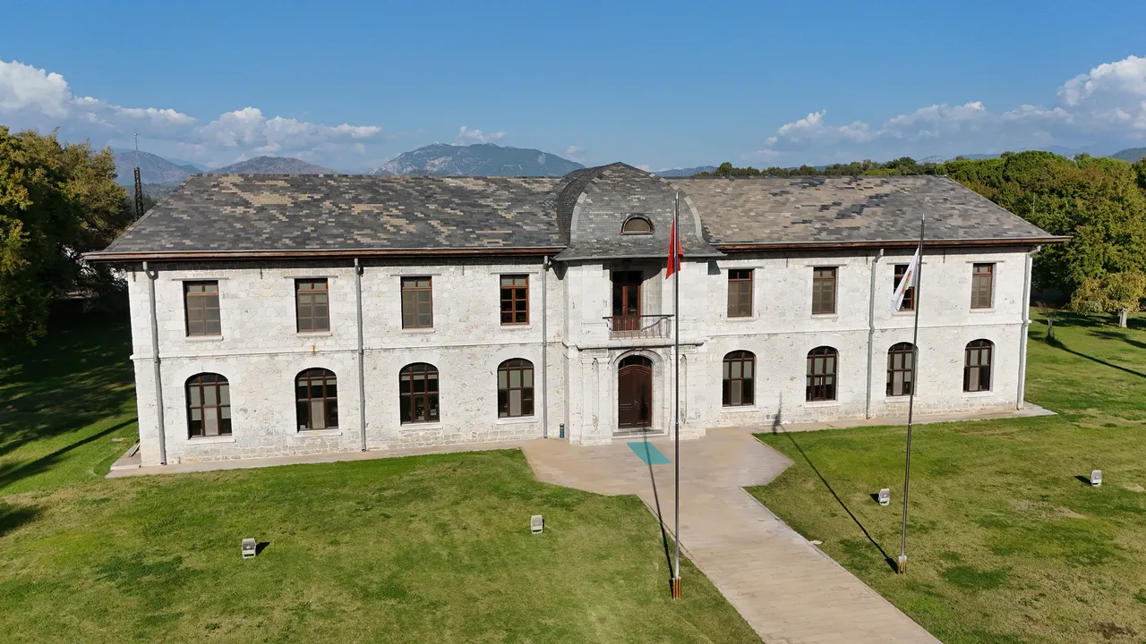 Dünyanın tren geçmeyen tek istasyonu! Asıl yapılış amacı şaşırttı