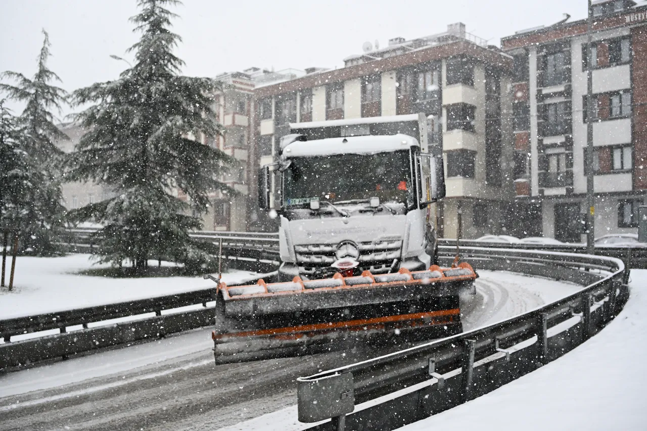 İBB hem uyardı, hem tedbir almadı! Ulaşım yine çileye döndü