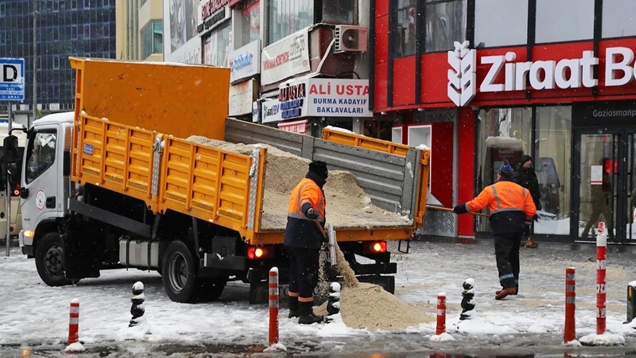 İBB hem uyardı, hem tedbir almadı! Ulaşım yine çileye döndü