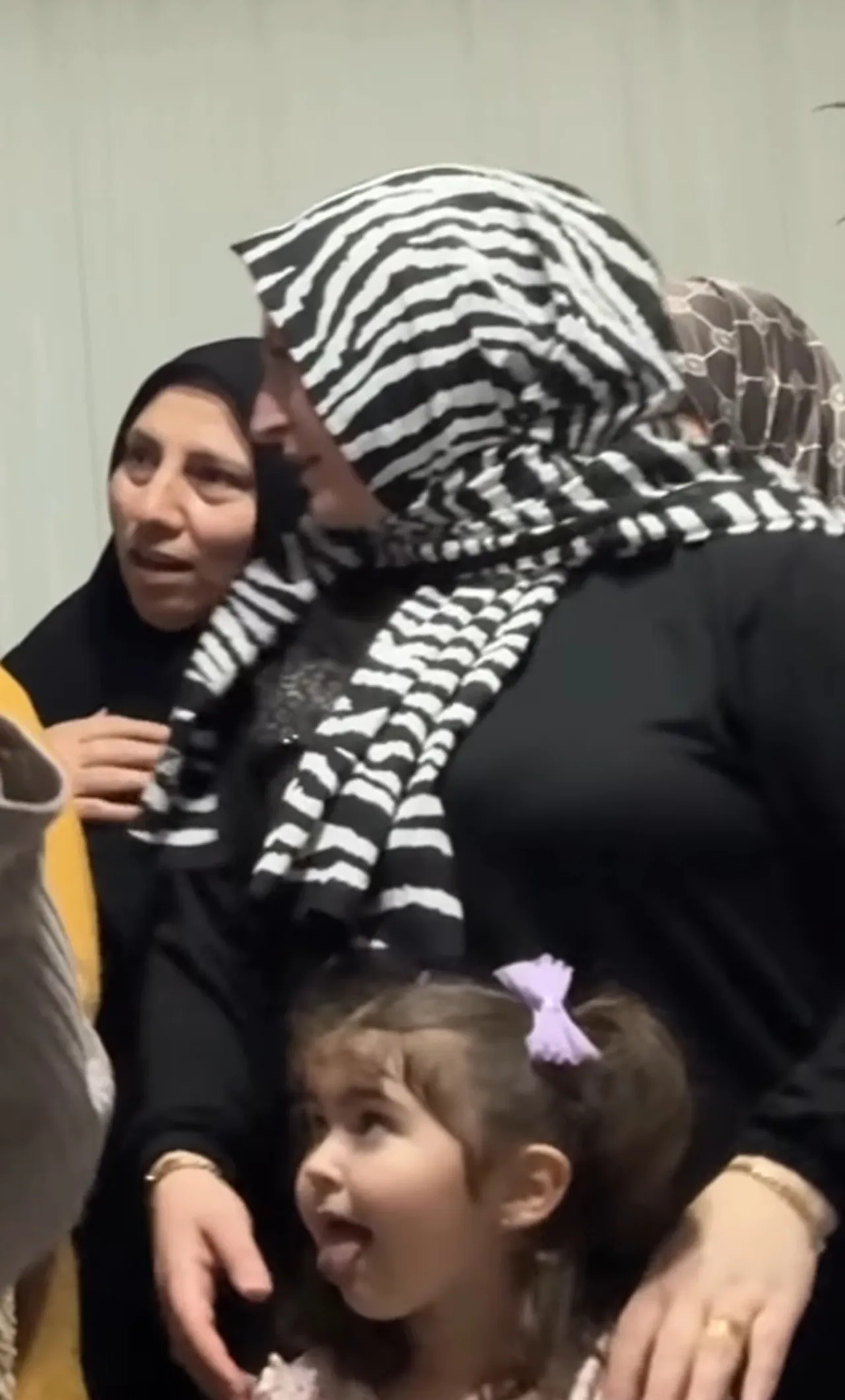 Kayınvalidesinin hamile olduğunu öğrendi! Ailesi şaşkınlığını gizleyemedi