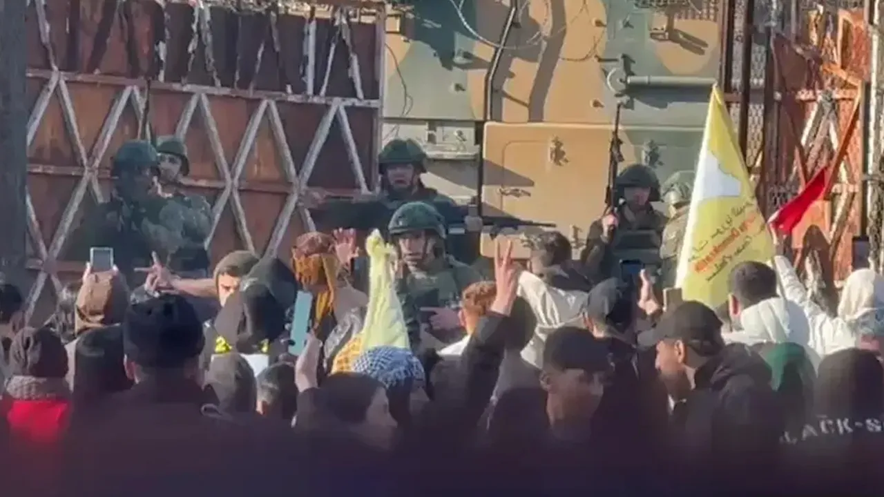 Nusaybin-Kamışlı hattında Türk bayrağına çirkin saldırı! Ankara'dan sert tepki