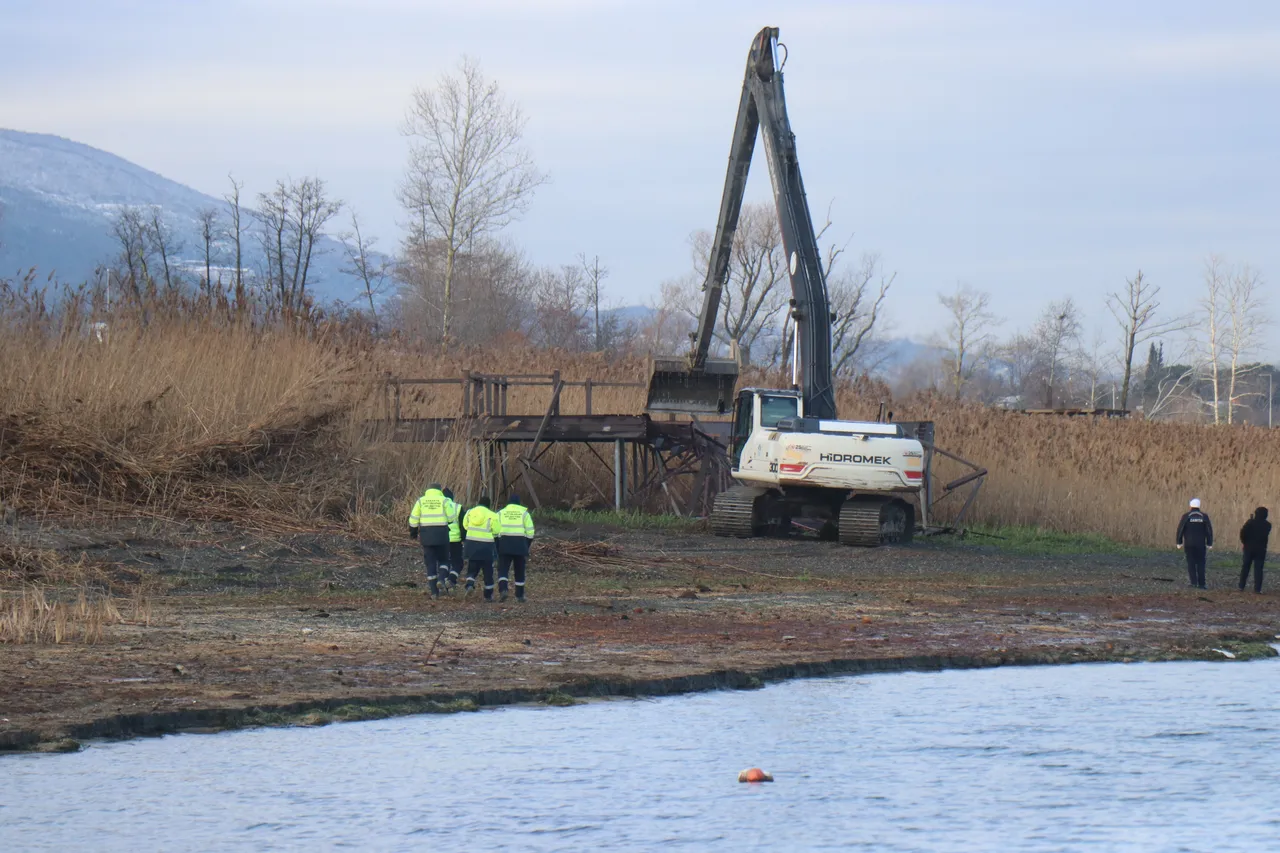 Sapanca Gölü çevresinde kaçak yapıların yıkımına başlandı